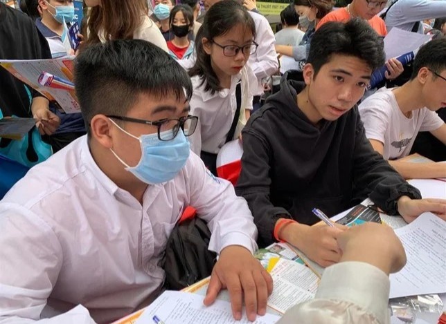 Tuyen sinh 2022: Ðe khong 'truot oan' hinh anh