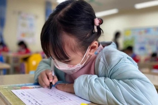 Chat vat cho con hoc truoc khi vao lop 1 hinh anh