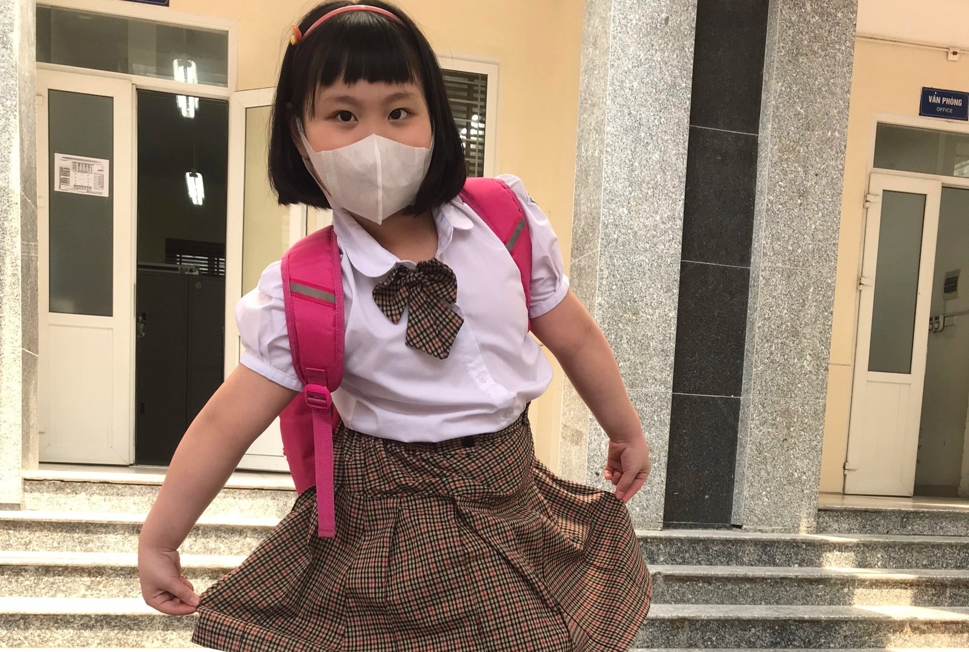 Ngay dau den lop vao thang tu, tre hoi hop day tu 5h30 sang hinh anh