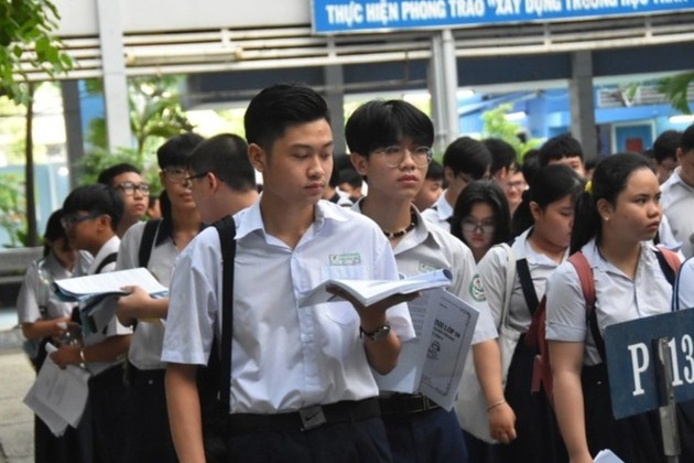 Tuyen sinh lop 10 o TP.HCM: 'Siet' dang ky nguyen vong khong phu hop hinh anh