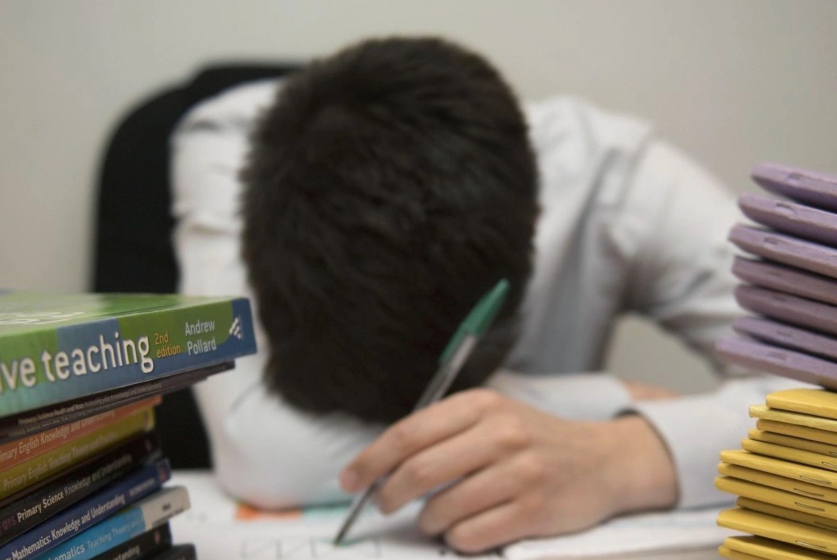 Bi hoc sinh dam, giao vien o Anh duoc boi thuong 850.000 bang hinh anh