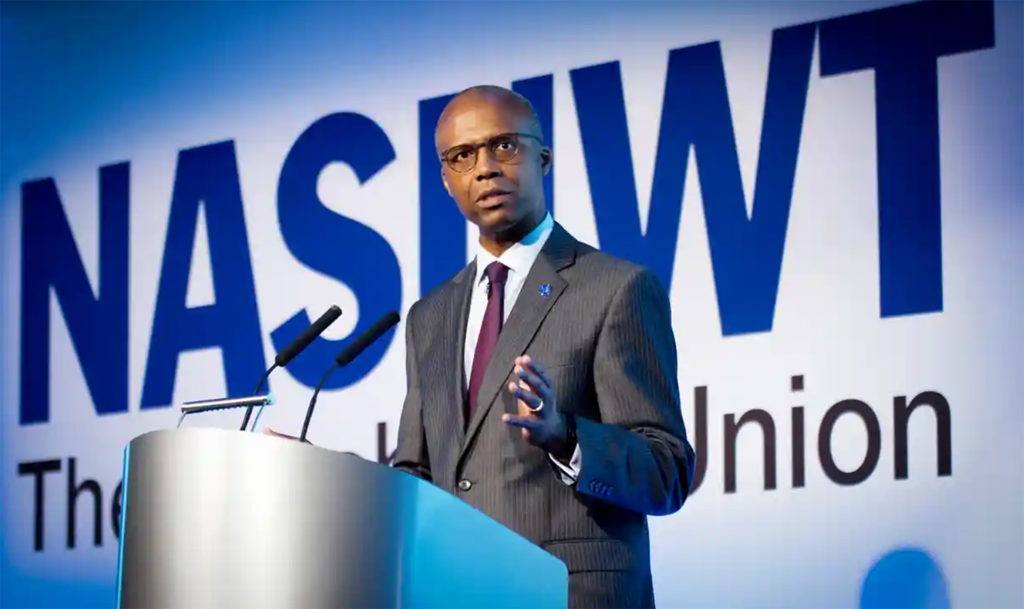 giao vien o Anh duoc boi thuong 850.000 bang anh 1