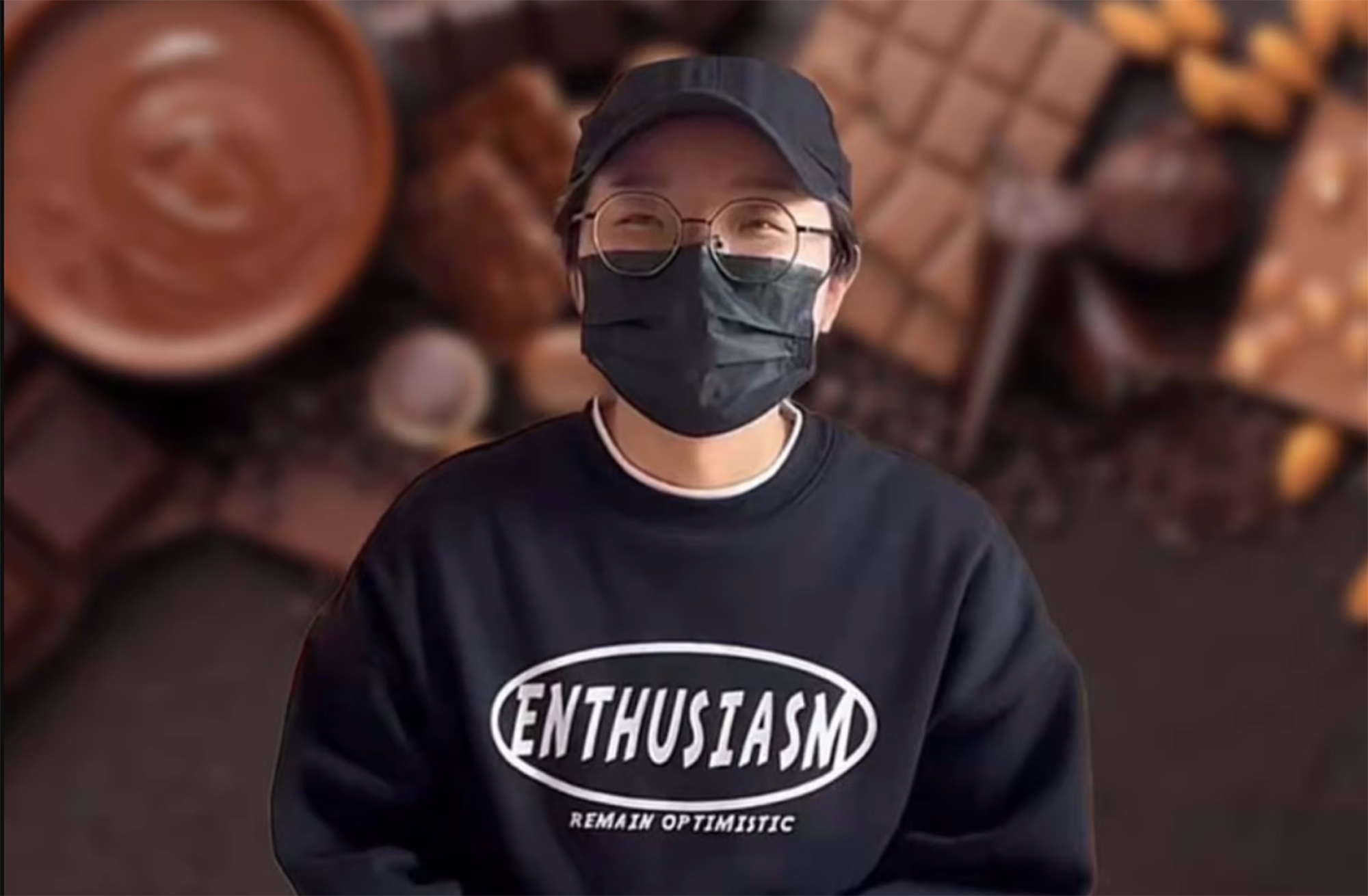 Nu sinh Trung Quoc mua chocolate tang ban hoc anh 1