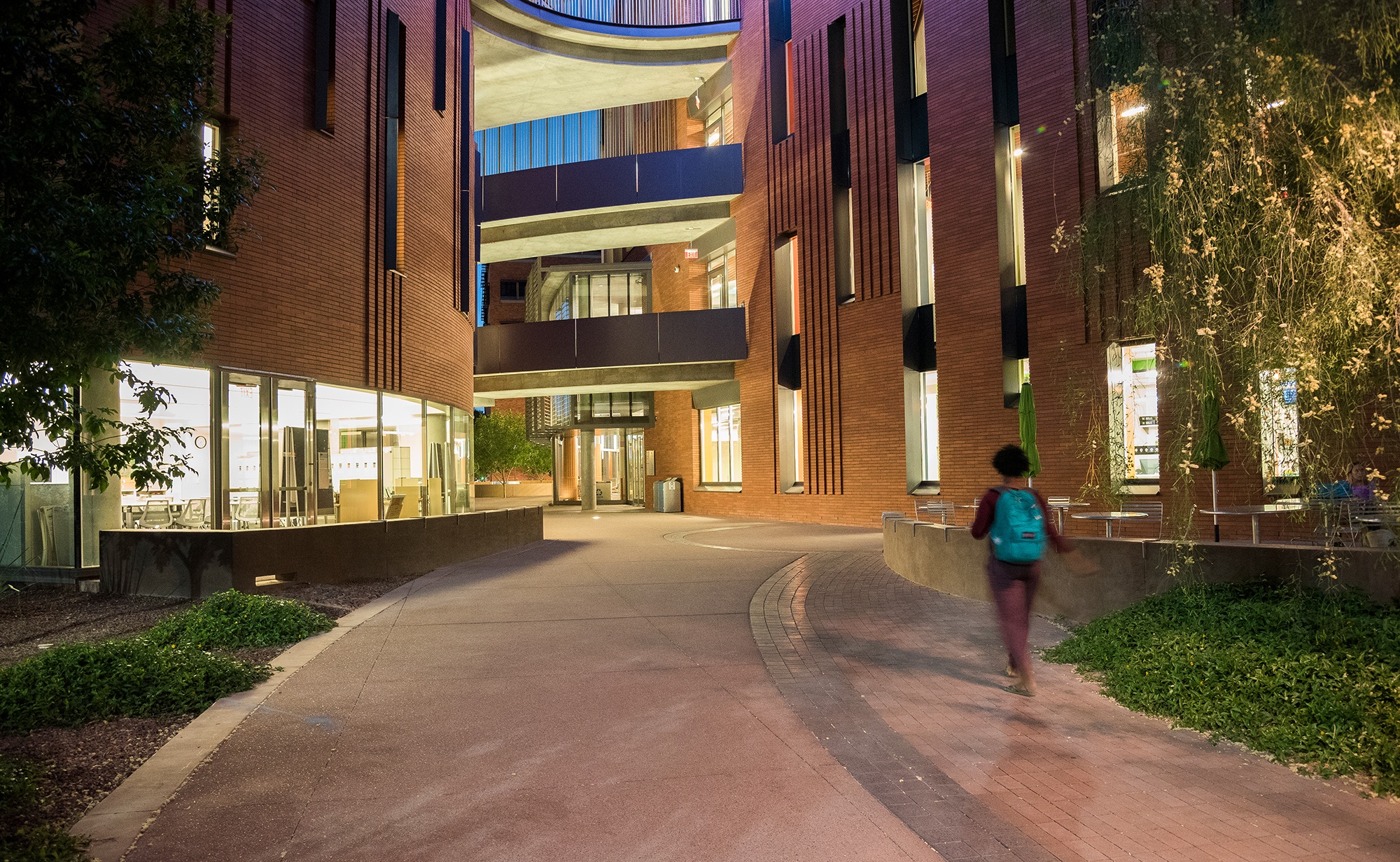 dai hoc co dong gop lon nhat the gioi anh 2