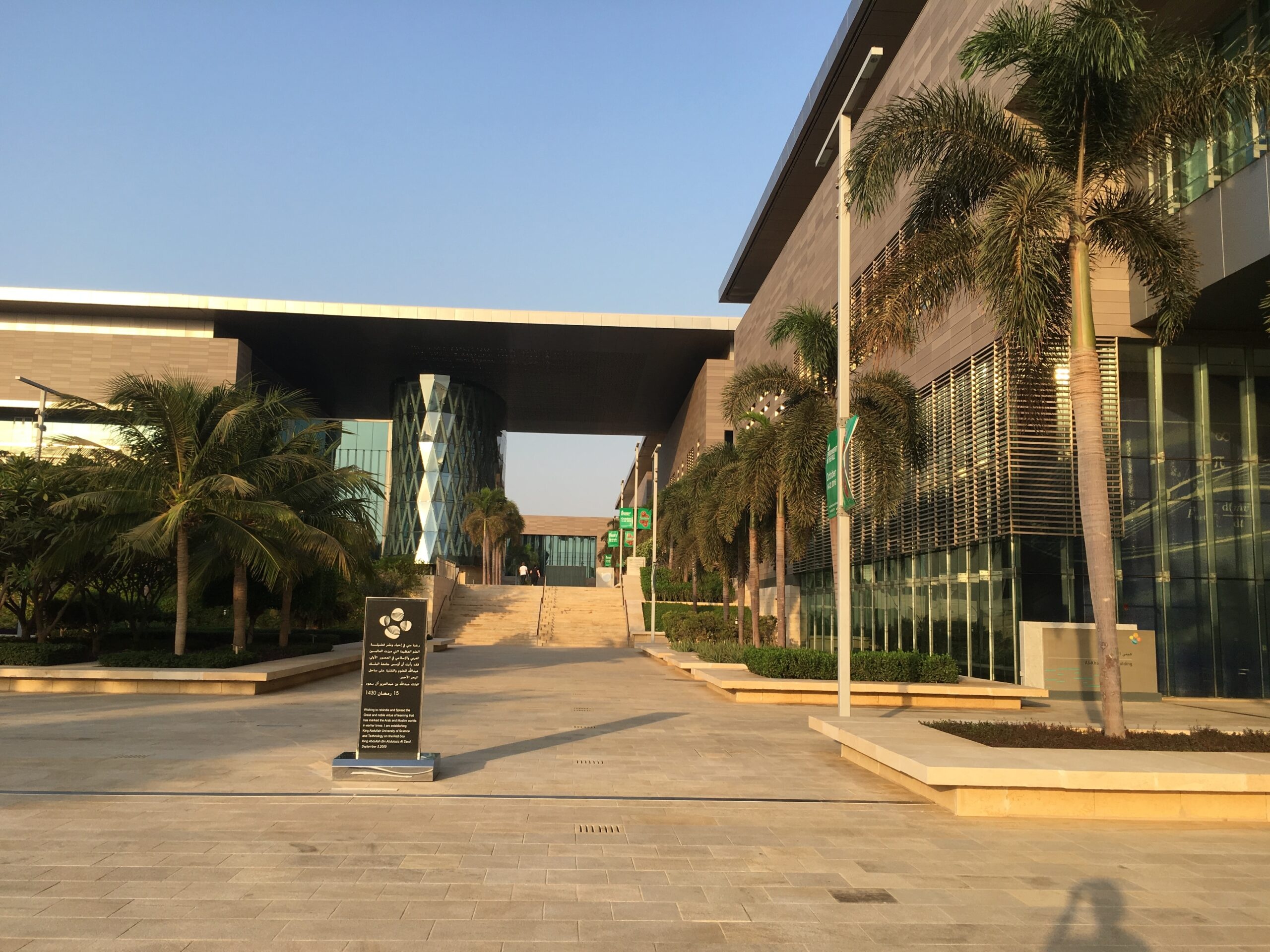 dai hoc co dong gop lon nhat the gioi anh 4