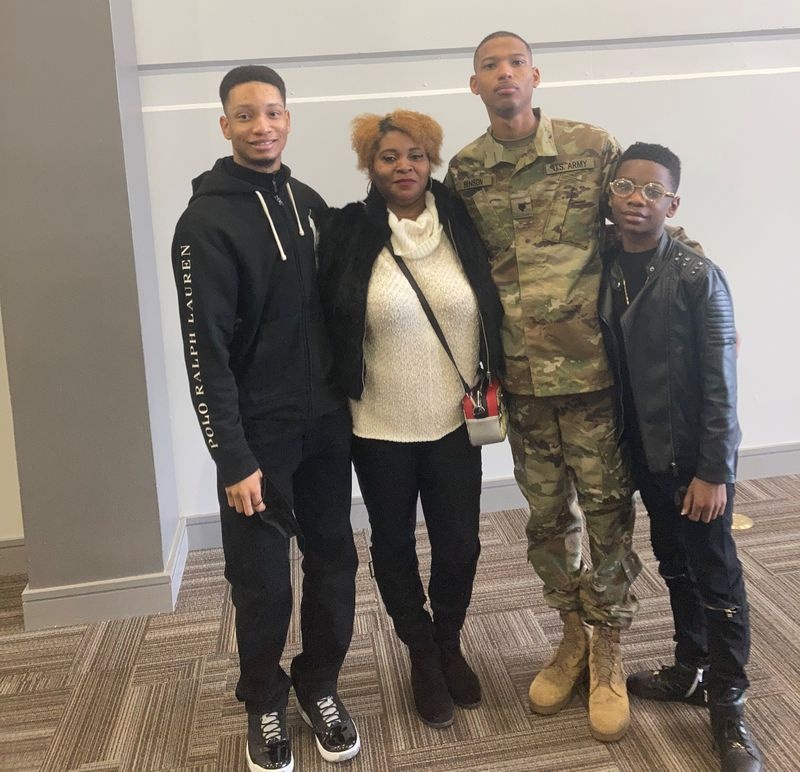 Nam sinh nhan hoc bong toan phan anh 2