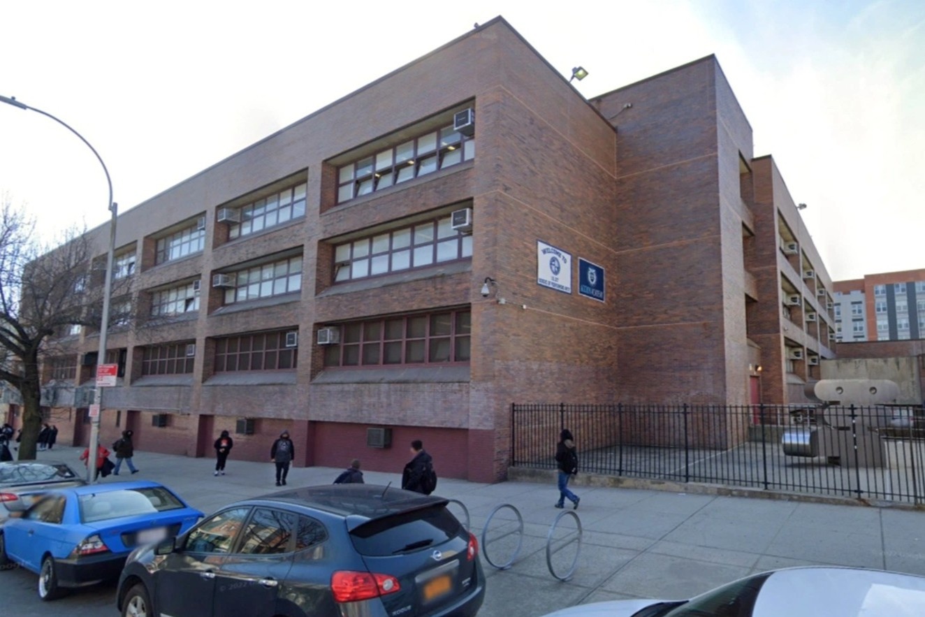 Giao vien My bi bat vi bop co hoc sinh hinh anh