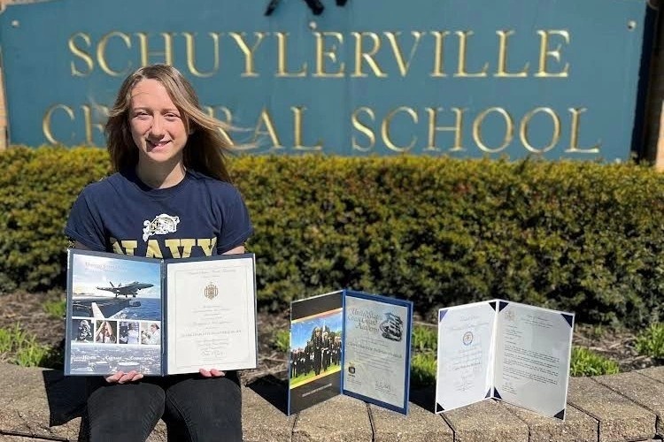 Nu sinh My trung tuyen 3 hoc vien quan su hinh anh