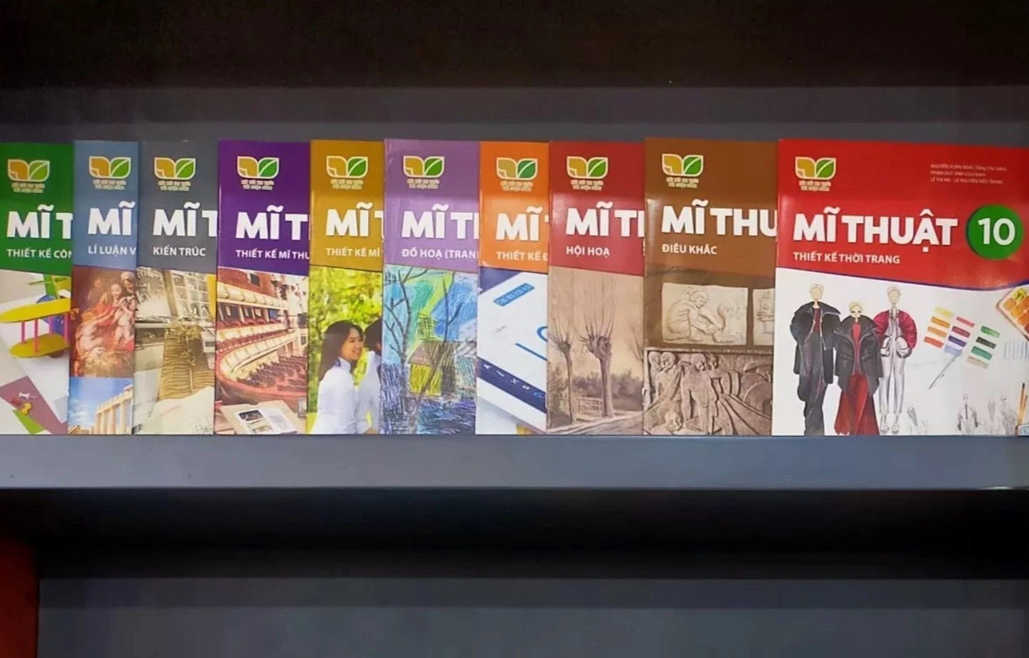 Chuong trinh lop 10 moi: Mot mon hoc co toi 11 cuon sach giao khoa hinh anh