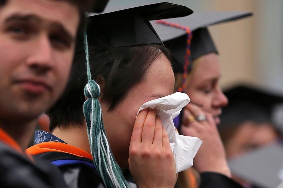 Sinh vien My ra truong nhan luong bang mot nua so voi ky vong hinh anh