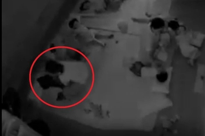 Giao vien mam non trum tui len dau tre gay xon xao du luan o Yen Bai hinh anh