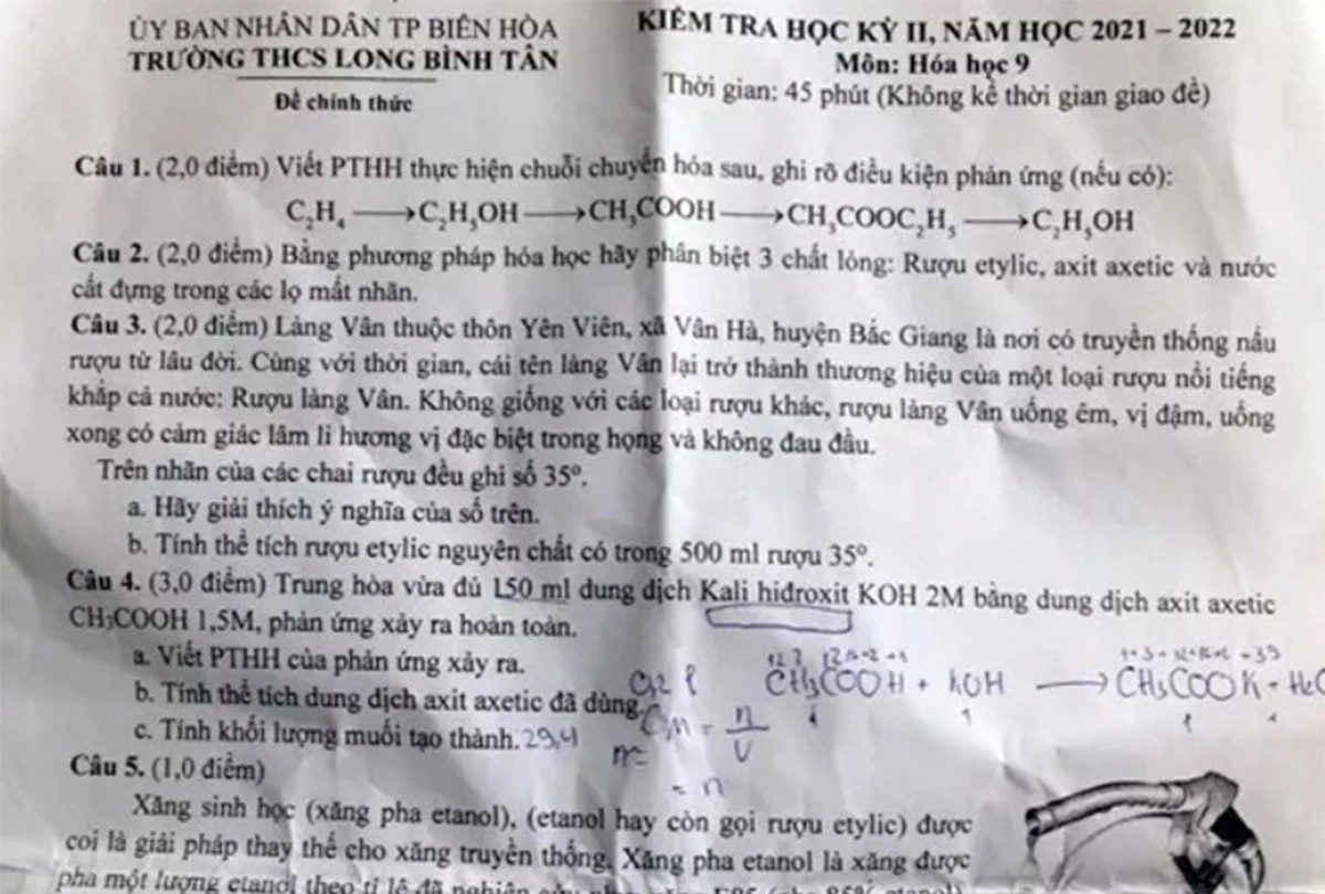 De thi Hoa khen ruou Lang Van, phu huynh buc xuc hinh anh