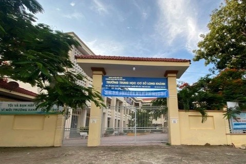 Tam dinh chi cong tac pho hieu truong bi to sam so nu sinh o Tay Ninh hinh anh