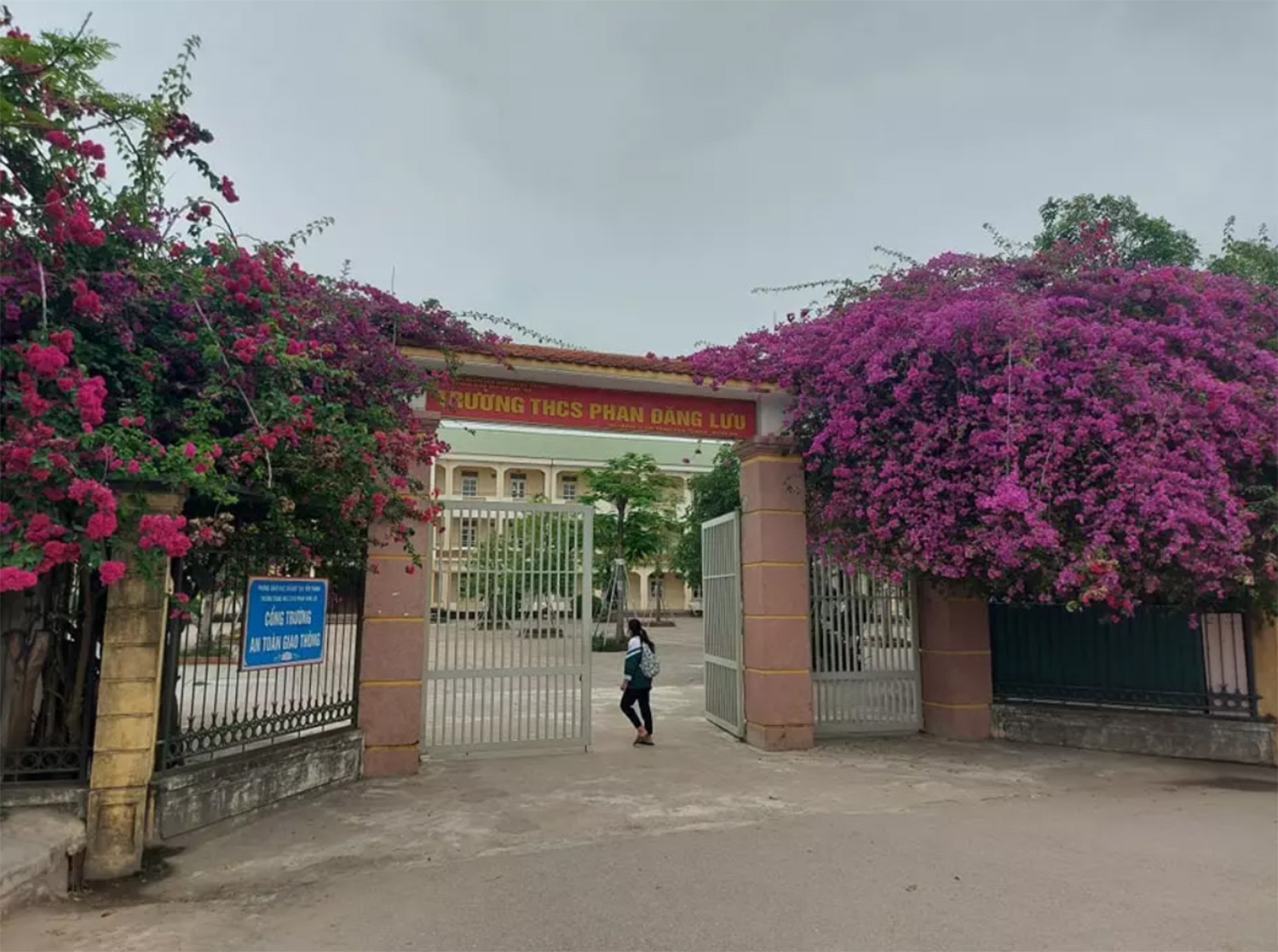 Giao vien vay tien anh 3