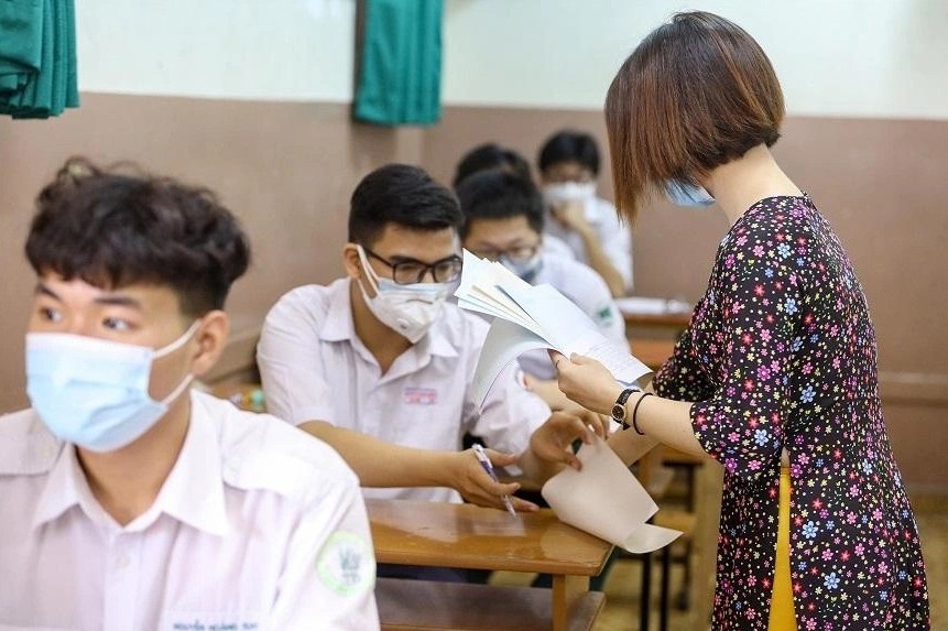 Ban khoan truoc de xuat muc hoc phi moi hinh anh