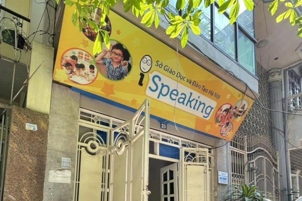 Trung tam tieng Anh bien mat, phu huynh dieu dung hinh anh