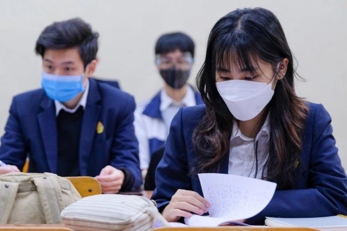 Ha Noi cam day them, hoc them dip he hinh anh