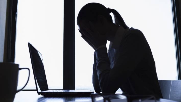 'Khung bo' doi no giao vien, lanh dao bi beu rieu tren mang xa hoi hinh anh