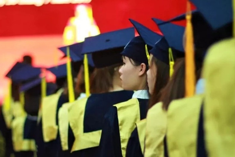 Tien si thu nhap 8 trieu/thang hinh anh