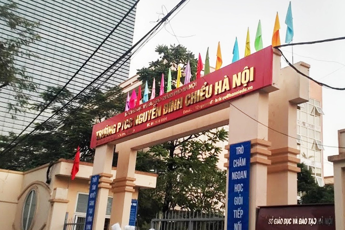 Chi 5 nguoi thi tuyen 2 chuc hieu truong o Ha Noi hinh anh