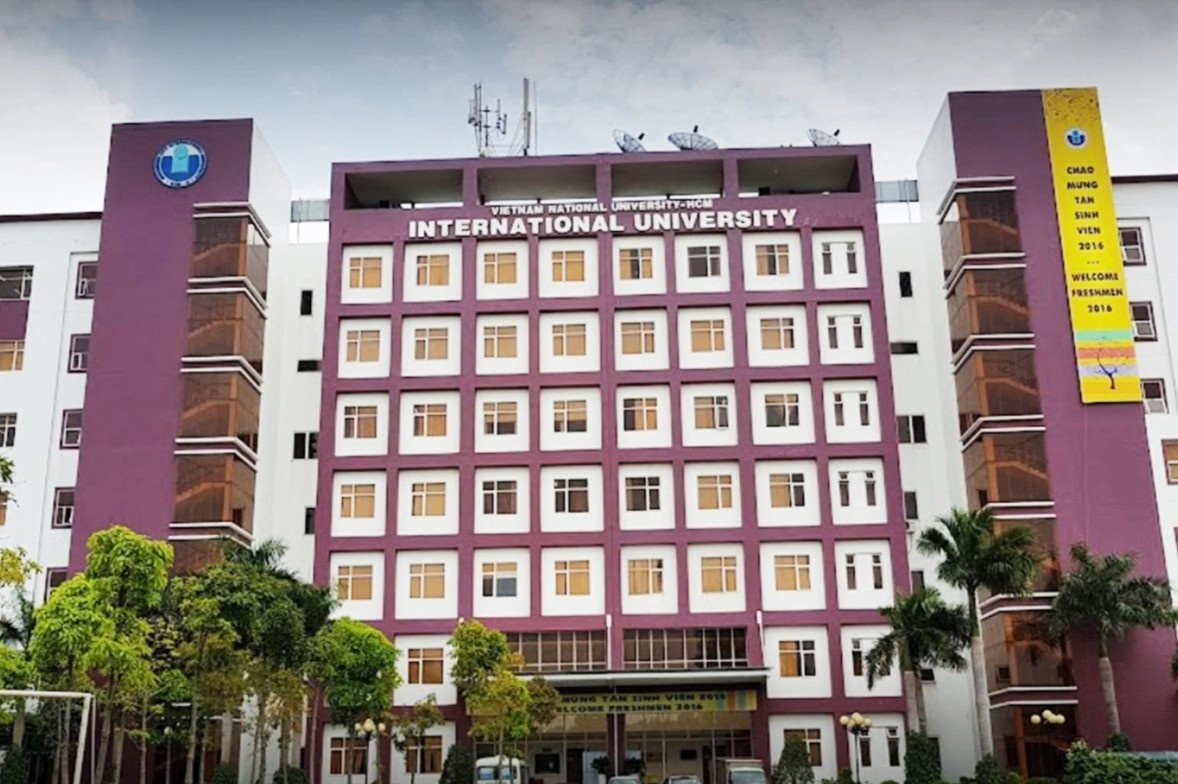 Dai hoc Quoc te o TP.HCM dinh 'bao' 1 sao vi nguoi dung nham truong hinh anh
