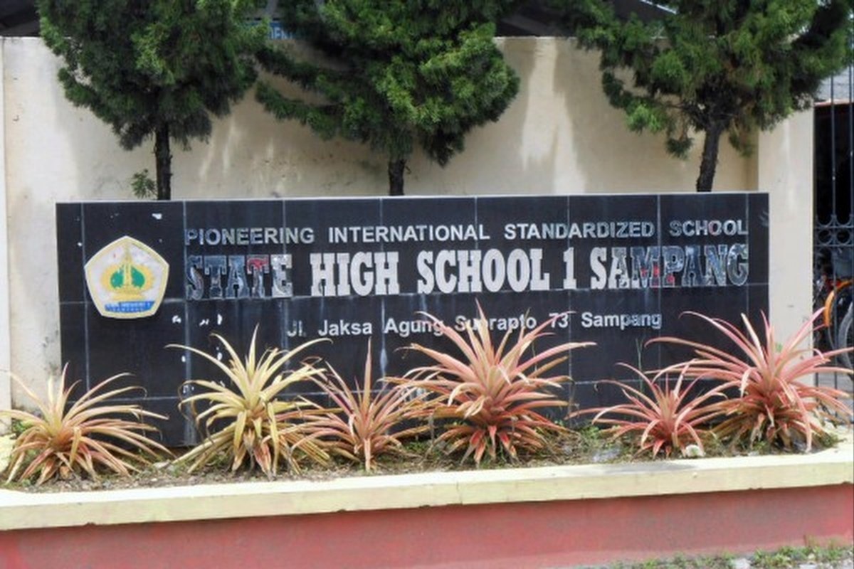 Nu sinh cap 3 o Indonesia sinh con ngay trong gio thi hinh anh