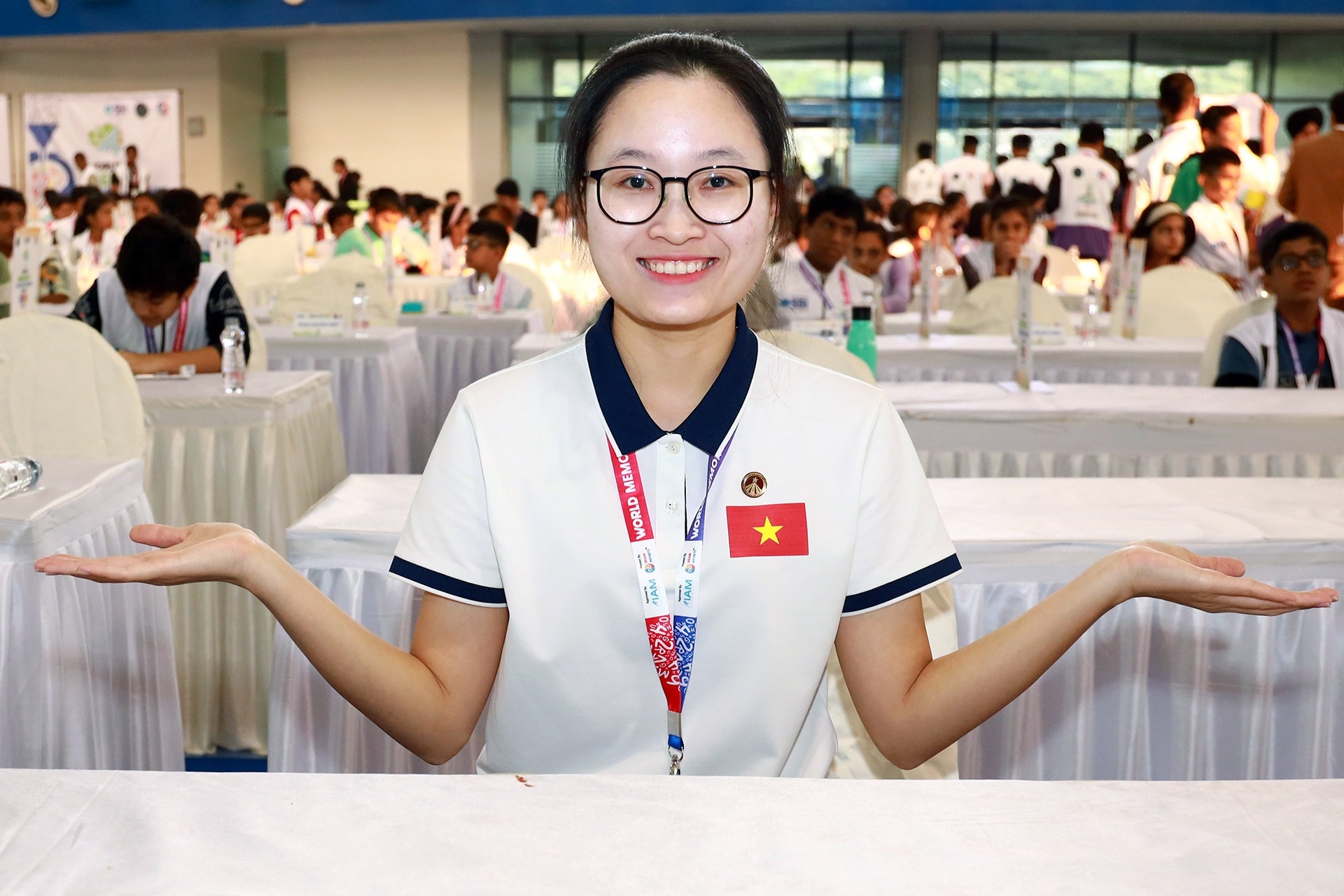 Co gai 23 tuoi pha ky luc sieu tri nho the gioi sau 5 phut hinh anh