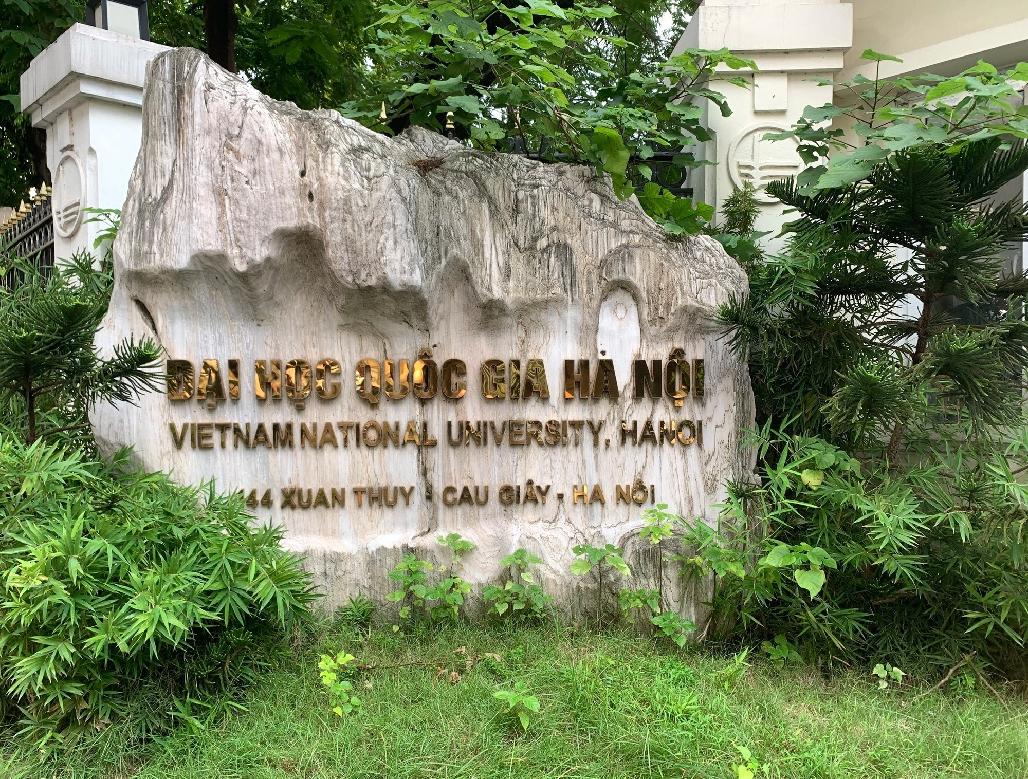 DH Quoc gia Ha Noi don nhan Huan chuong Lao dong hang Nhat hinh anh