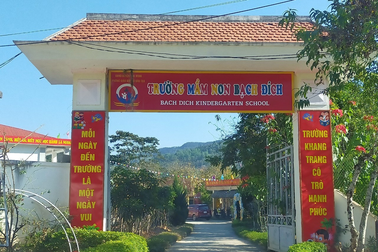 Thong tin moi vu hieu truong bi tam dinh chi vi thu tien trai quy dinh hinh anh
