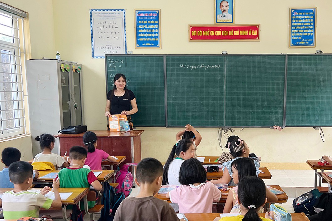 Bi truy thu hon 10 ty dong, giao vien biet phai xin tro lai dung lop hinh anh