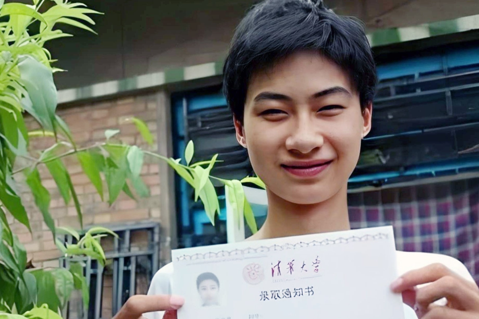 Hieu truong soc truoc hoan canh cua nam sinh do DH top 1 chau A hinh anh