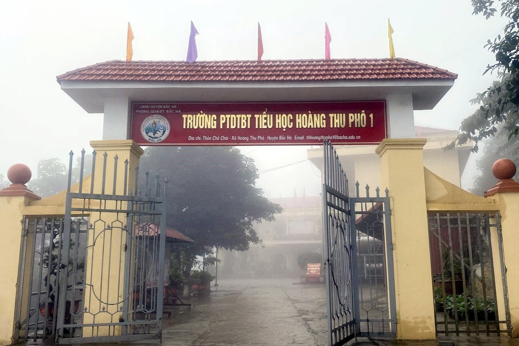 Uy ban kiem tra Huyen uy vao cuoc xac minh vu 11 hoc sinh an 2 goi mi hinh anh