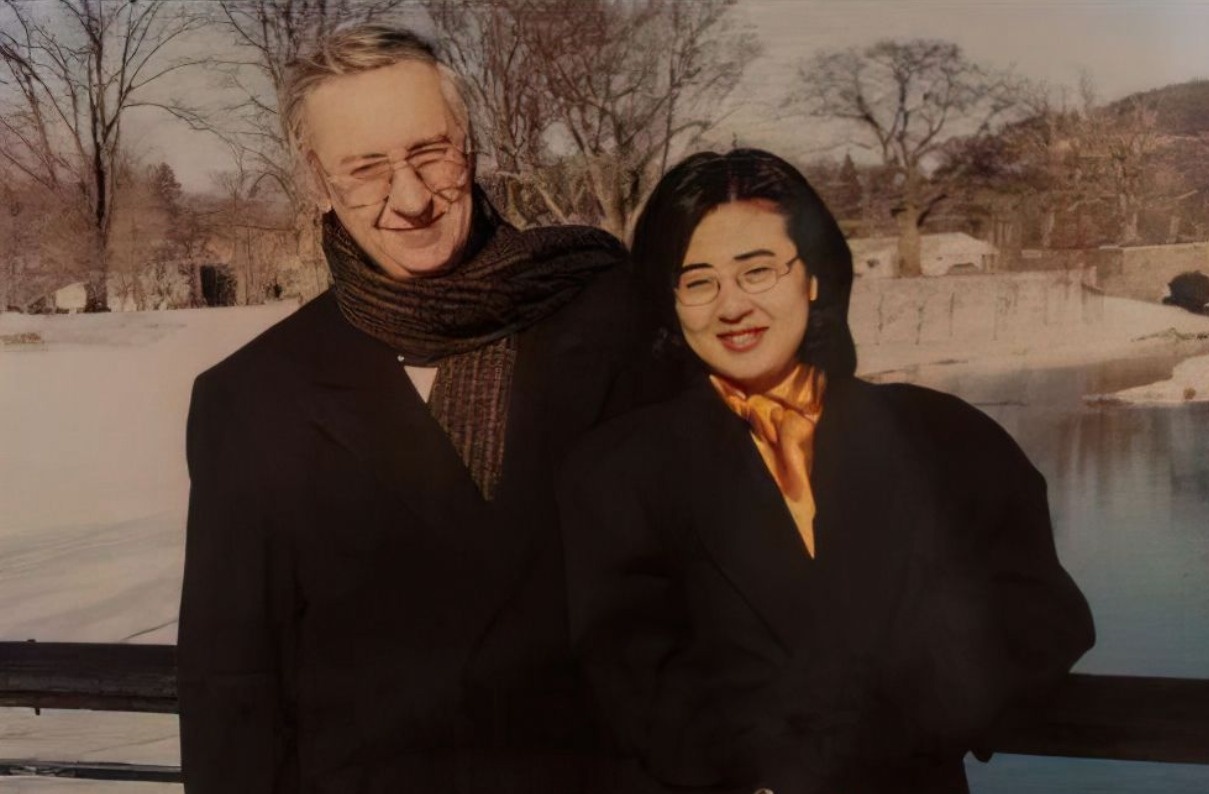 Moi tinh thay tro chenh 25 tuoi cua giao su Harvard va thay huong dan hinh anh