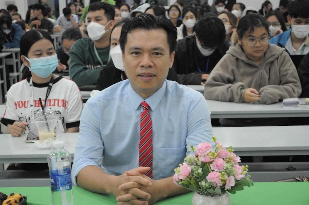 GS duy nhat cua DH Luat TP.HCM len lam pho hieu truong hinh anh