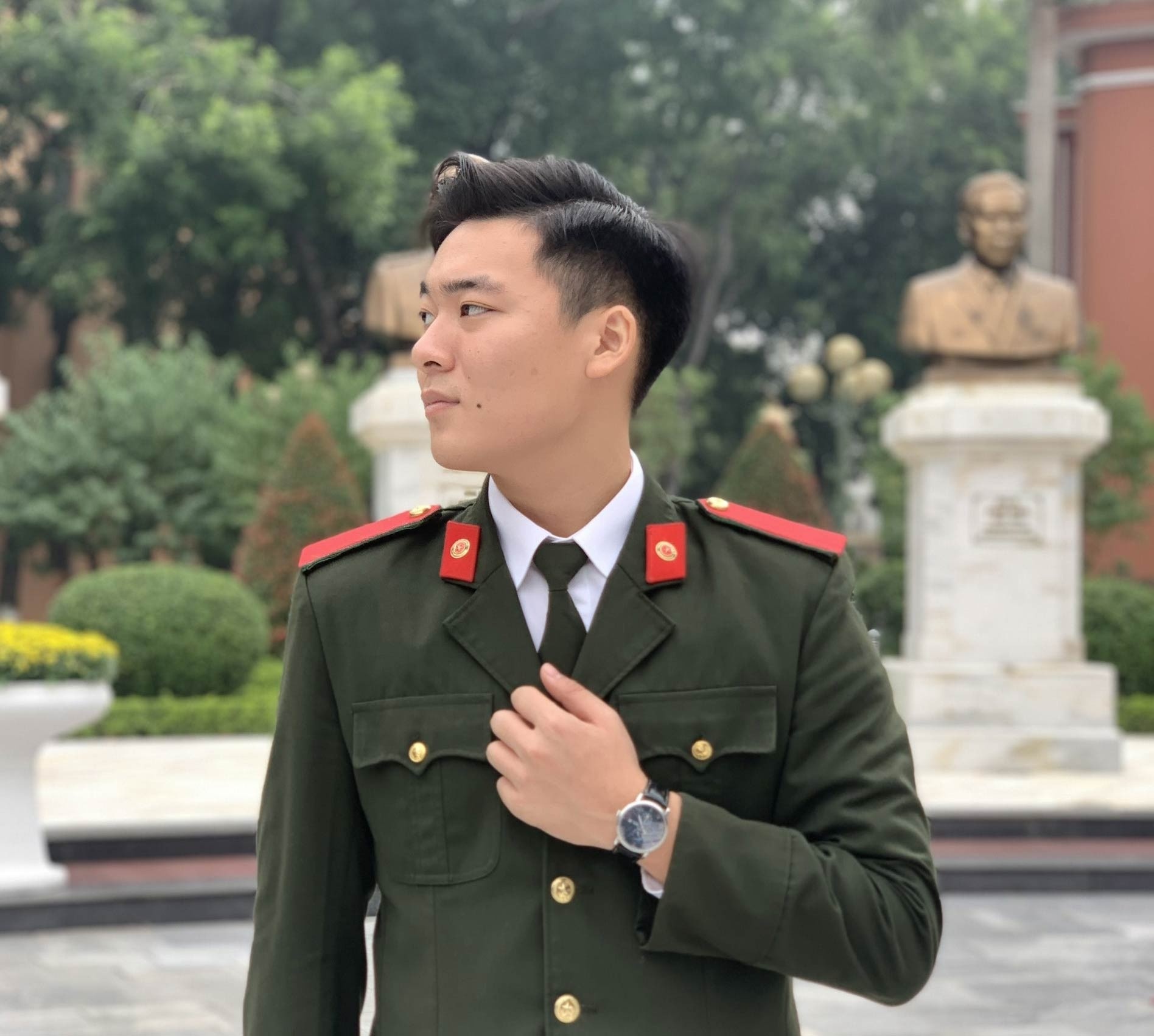 nam sinh hoc vien anh 3