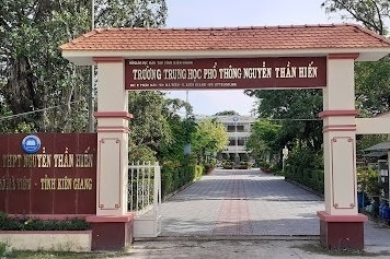 Bi 'to' lam nu sinh lop 12 mang thai 26 tuan, thay giao noi gi? hinh anh