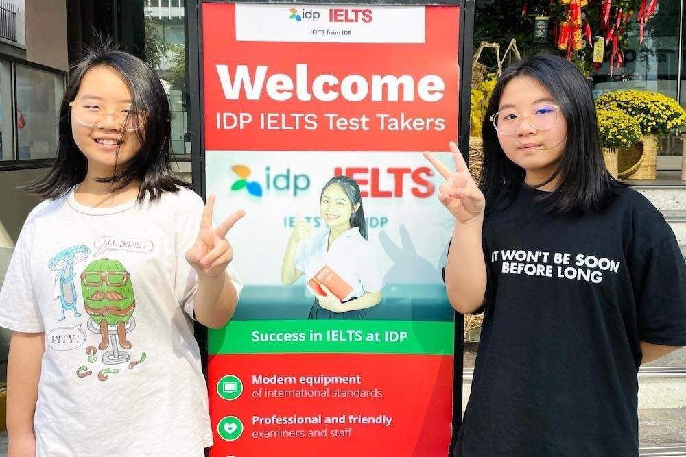 Chi em sinh doi 11 tuoi cung dat IELTS 8.0 hinh anh