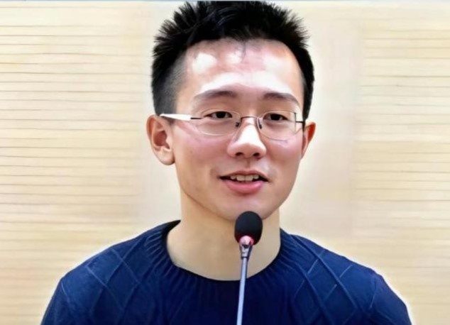 Chang trai 14 tuoi do dai hoc, 27 tuoi lam tro ly giao su hinh anh