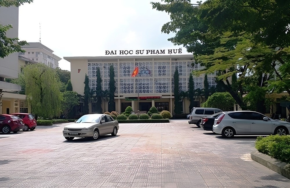 Gia giang vien Dai hoc Su pham lua thi sinh nop tien hinh anh