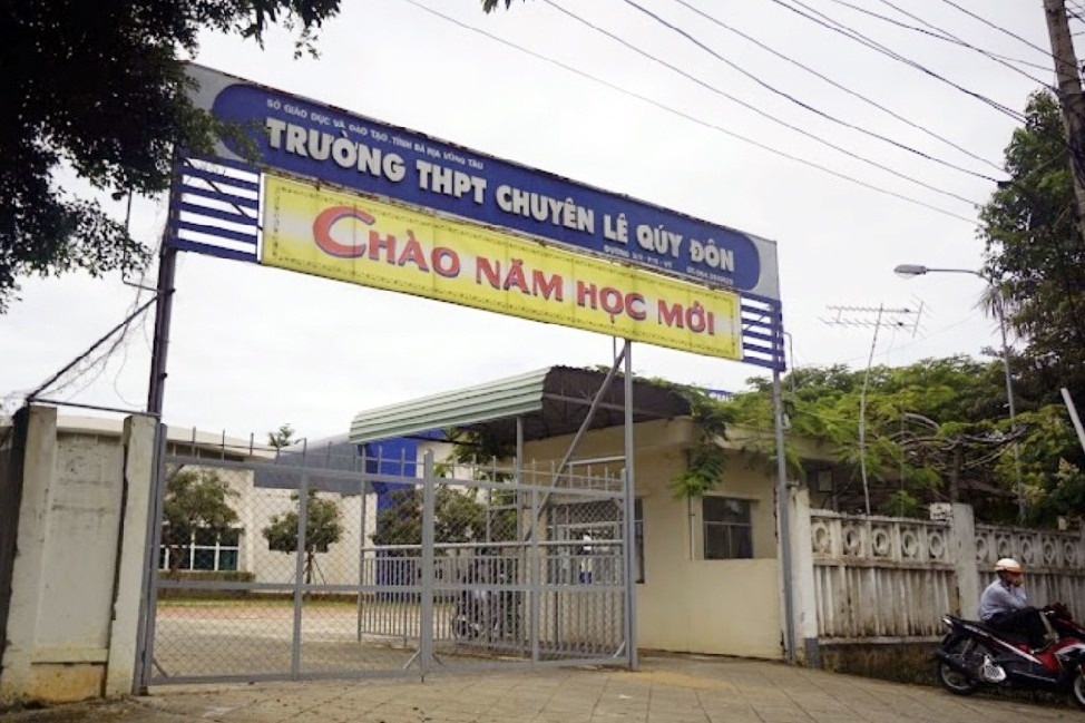 Thay giao truong chuyen o Vung Tau bi 'to' quay roi tinh duc nu sinh hinh anh