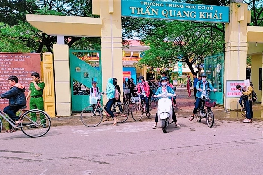 Nguyen nhan nu sinh lop 6 bi danh chan dong nao, phai nhap vien hinh anh