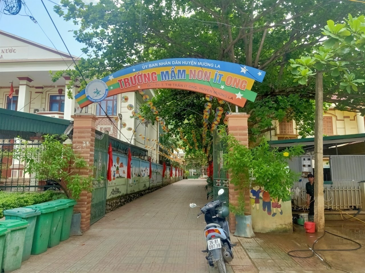 Dinh chi co giao danh da man be gai 8 tuoi hinh anh