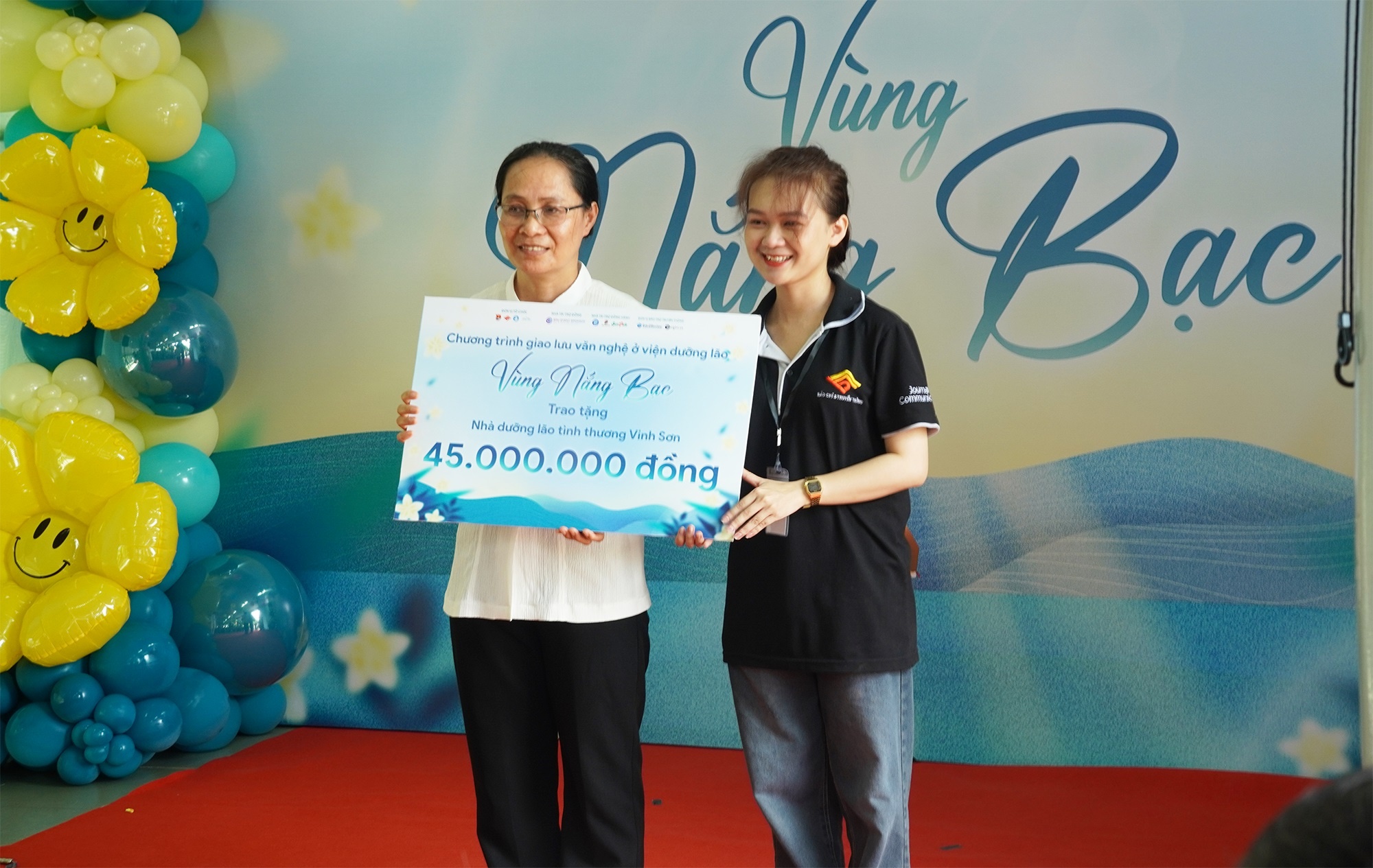 sinh vien nhan van anh 4