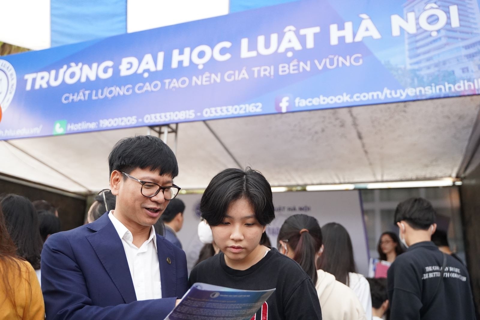 Diem chuan trung tuyen DH Luat Ha Noi cao nhat 30/30 diem hinh anh