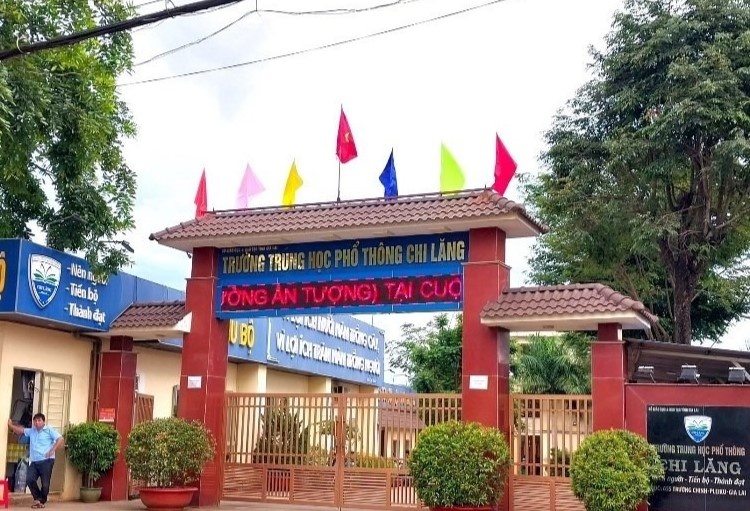 19 hoc sinh lop 12 dang on thi tot nghiep bat ngo phai nhap vien hinh anh