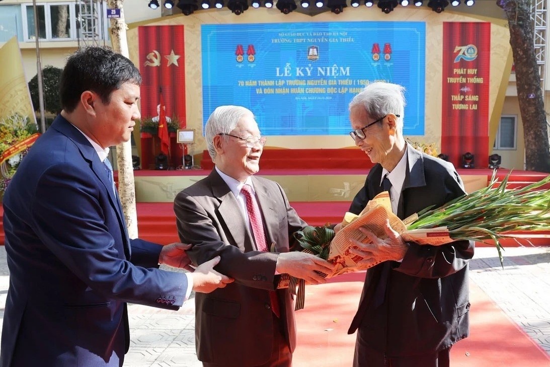 Cau chuyen xuc dong o ngoi truong pho thong cua TBT Nguyen Phu Trong hinh anh