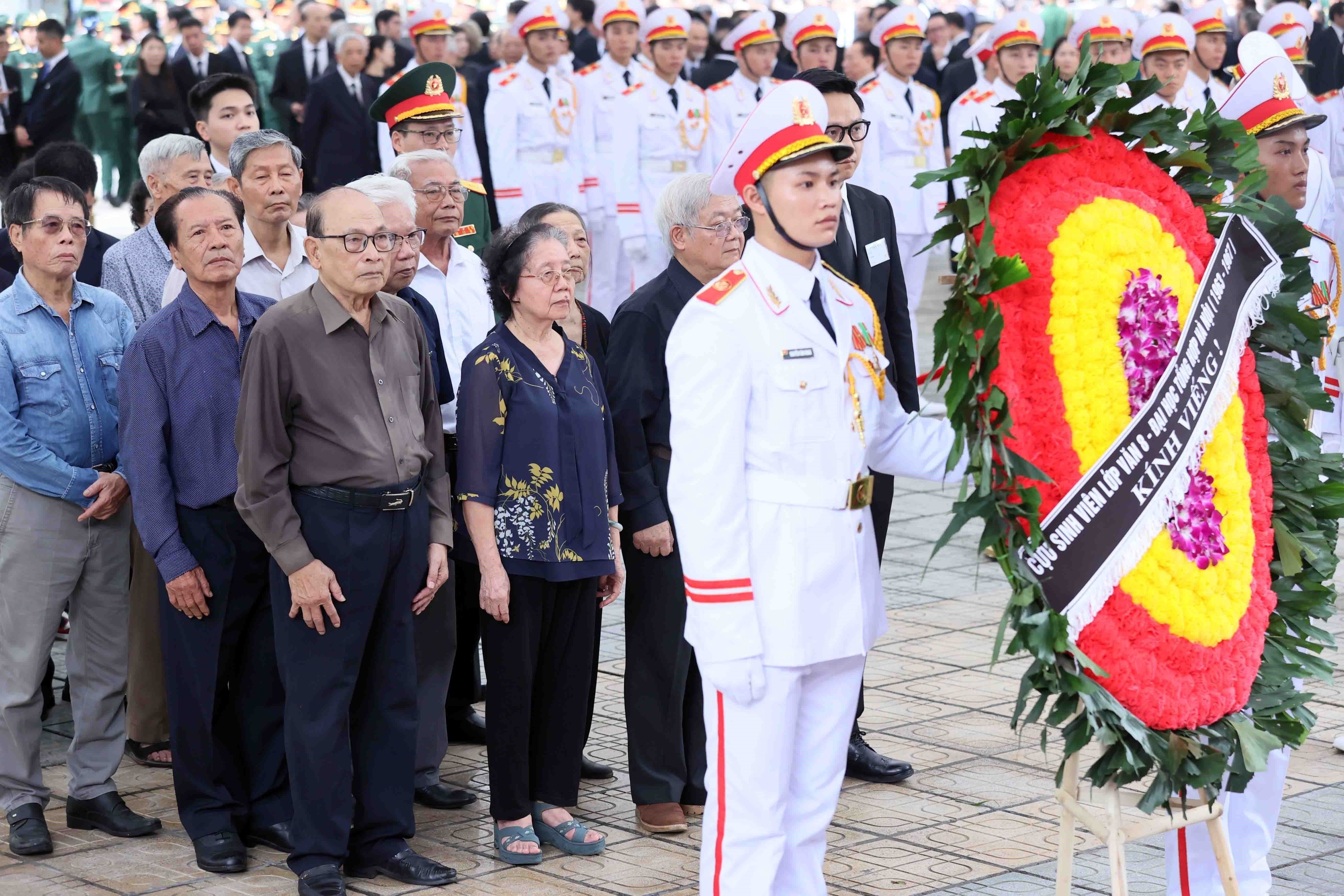 Ban hoc cu nghen ngao den vieng Tong Bi thu Nguyen Phu Trong hinh anh