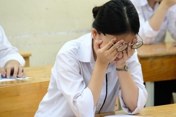 Thi sinh truot DH Kinh te Quoc dan chi vi quen… kiem tra email hinh anh