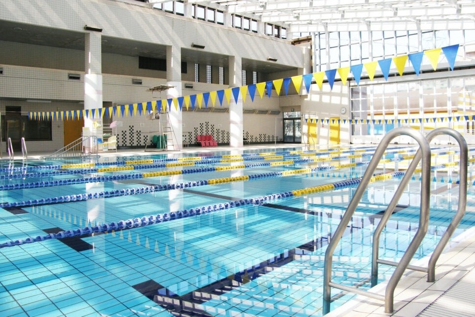 21 hoc sinh bi bong khi phai di chan tran tu ho boi den cong truong hinh anh