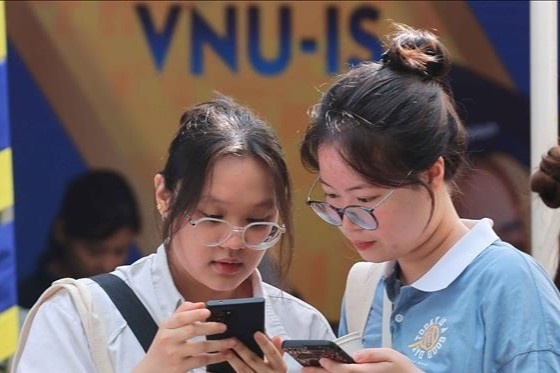 Thi sinh hoan thanh xac nhan nhap hoc truc tuyen tren he thong hinh anh